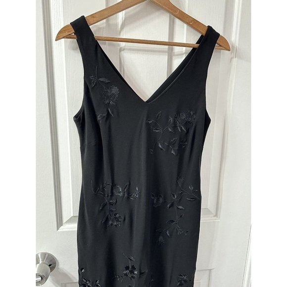 Lauren Ralph Lauren Women’s Black Floral Embroidered  Deep V Midi Dress Size 8 - Picture 5 of 5